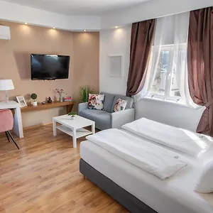 דירה Premium Studio Szervita Square, בודפשט