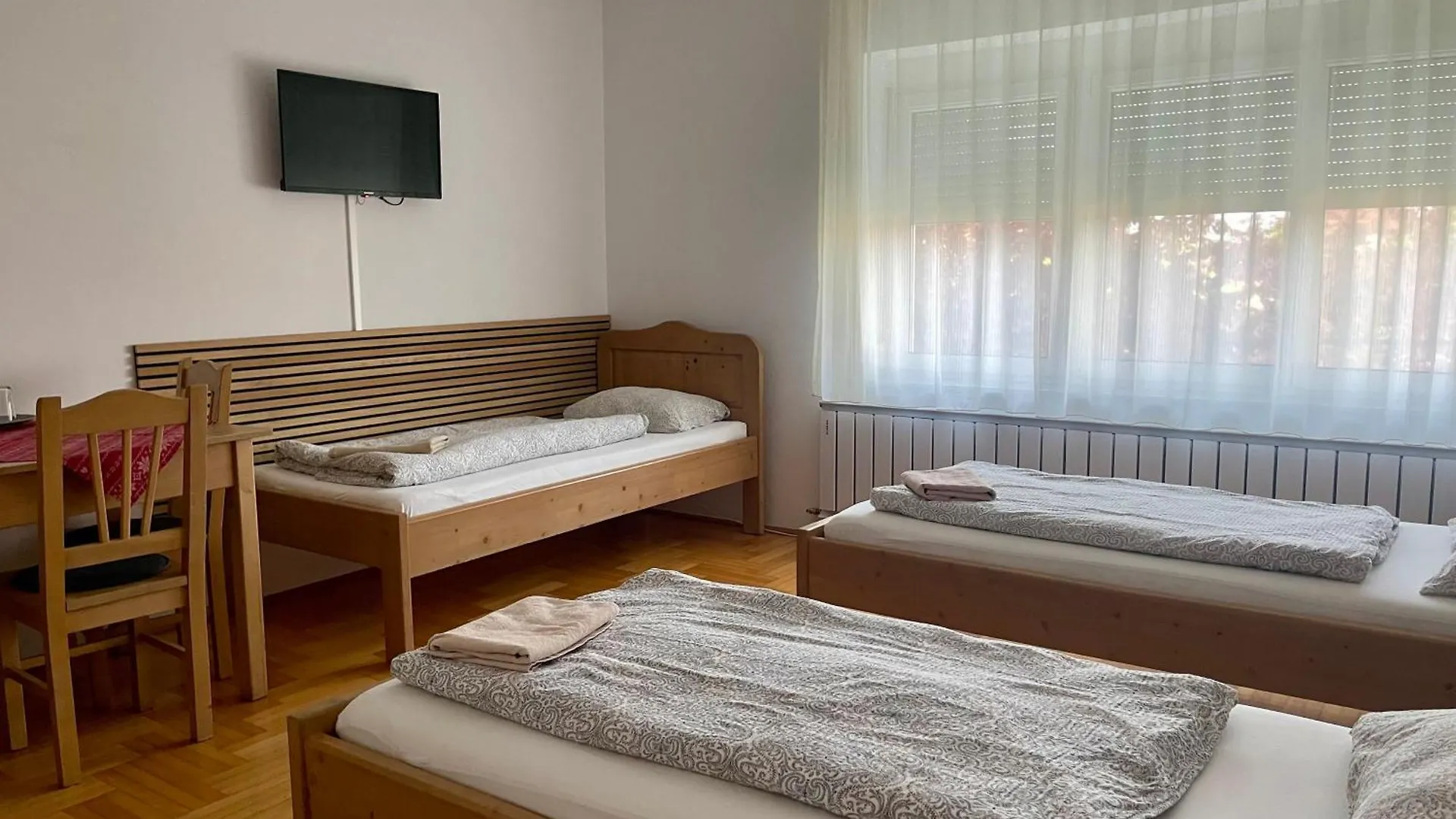 Airport Jazmin Guesthouse Vecsés Gæstehus