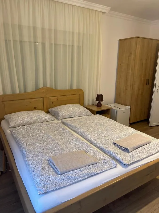 וסס Airport Jazmin Guesthouse בית הארחה